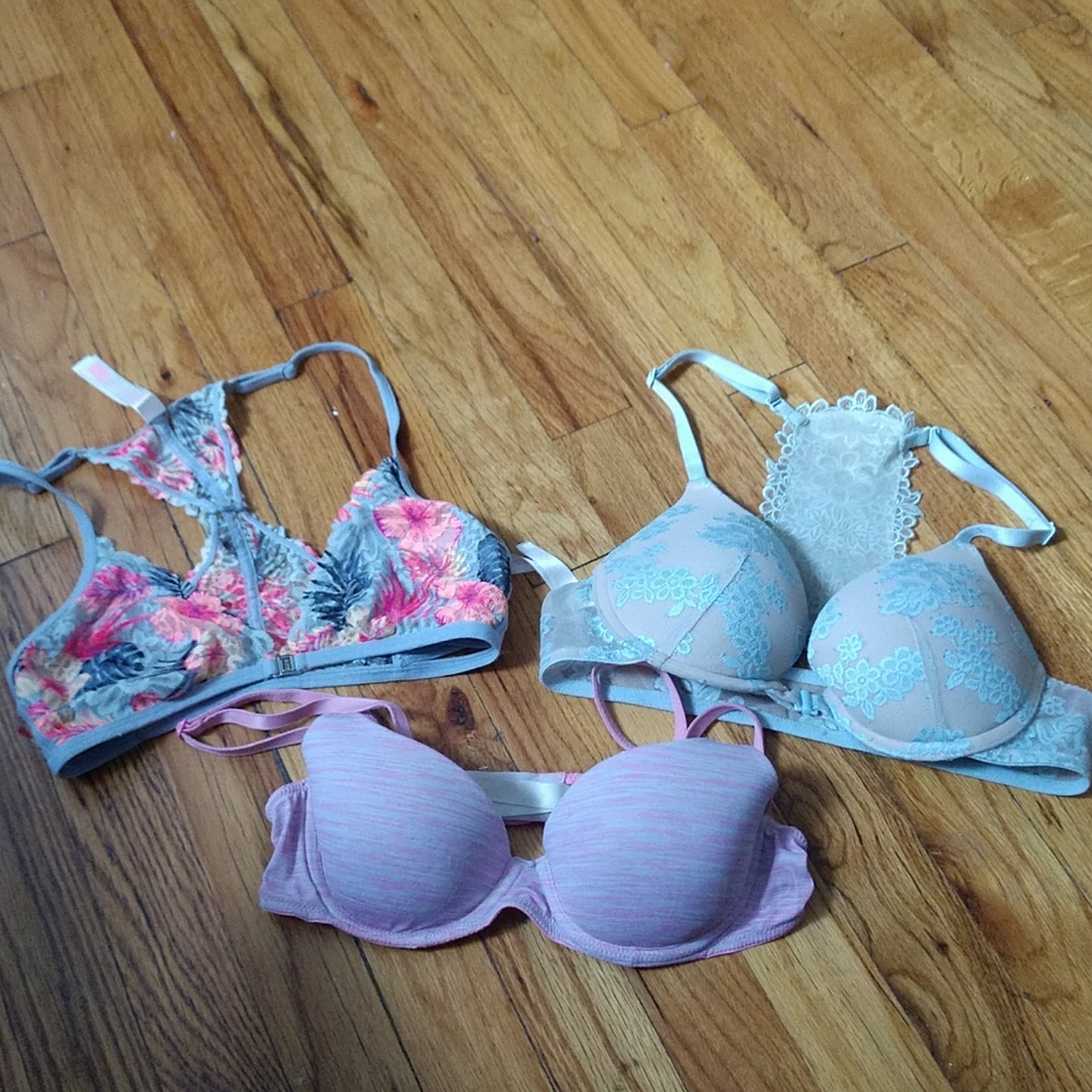 Victoria Secret bras - Picture 2 of 6